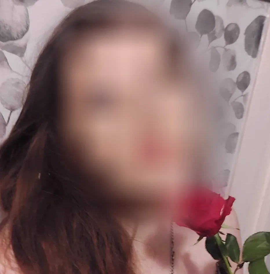 Carla, 27