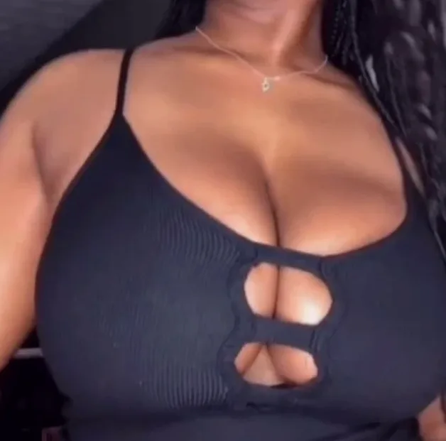 Julia, 25