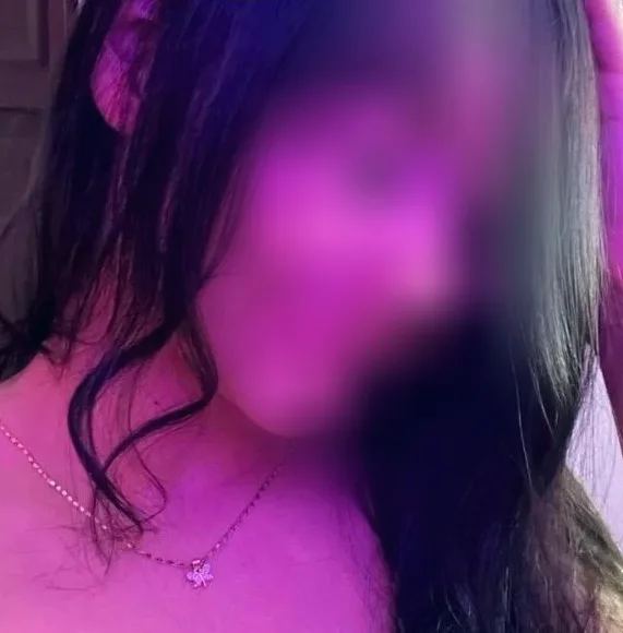 Laura, 19