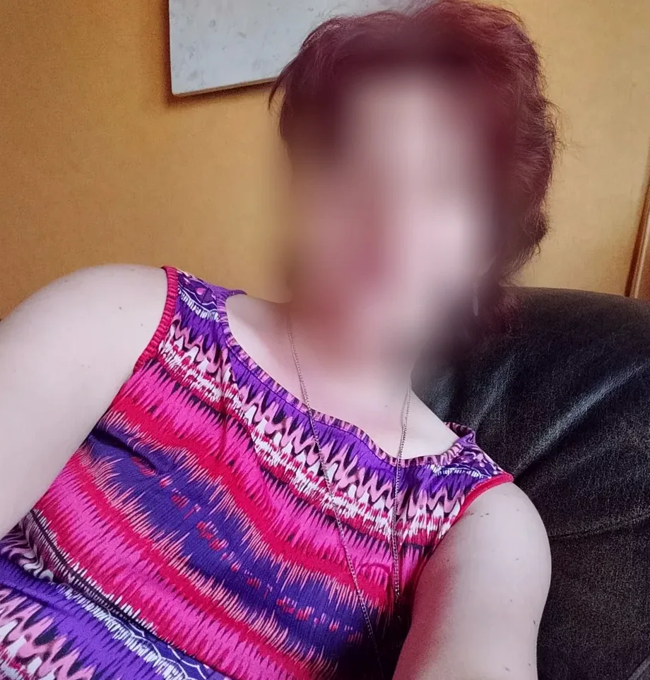 Marina, 35