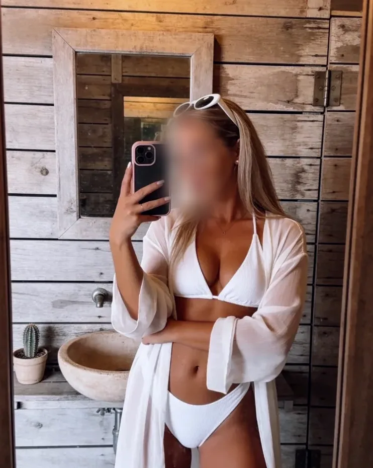 Zeynep, 31